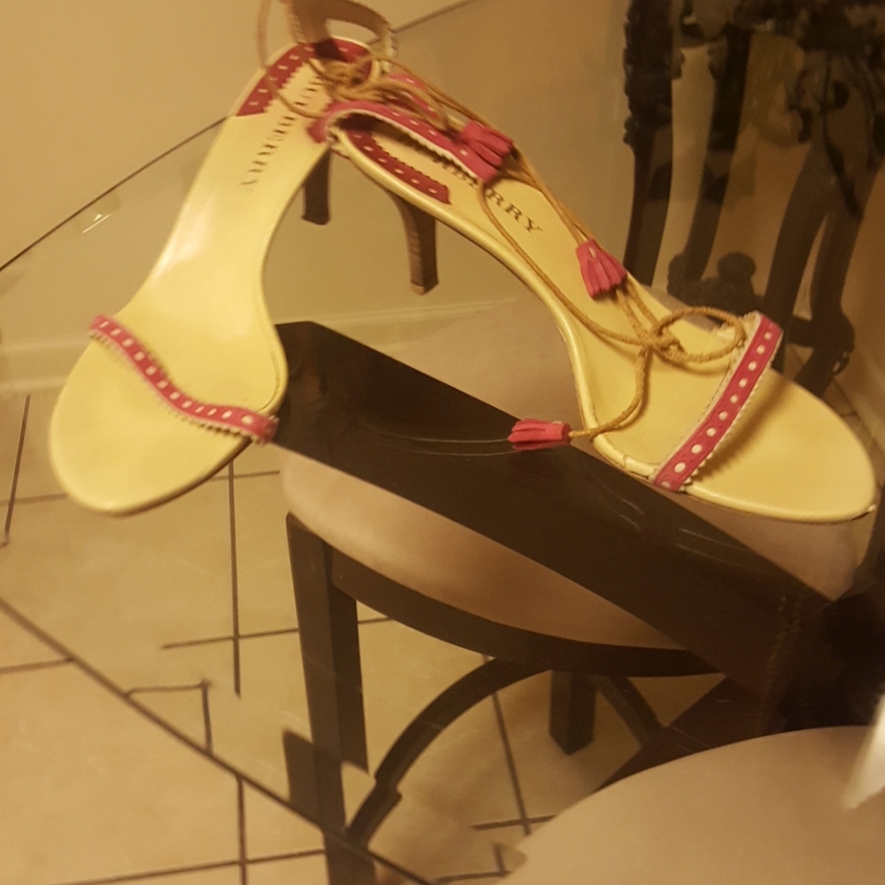 Women's size 10 pink tie up Burberry sandals - Picture 3 of 3